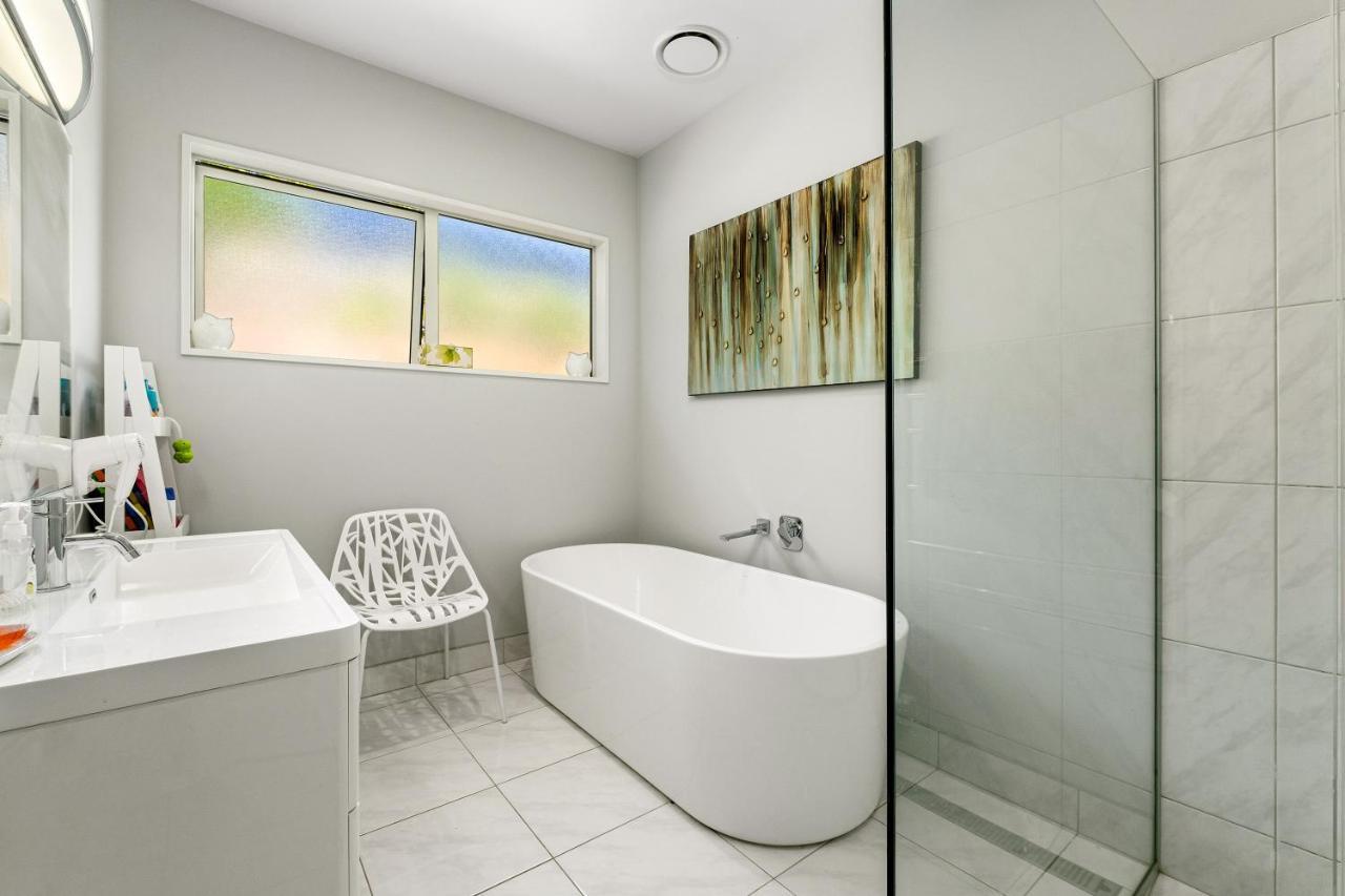 Lakeside Luxury - Holiday home Wanaka