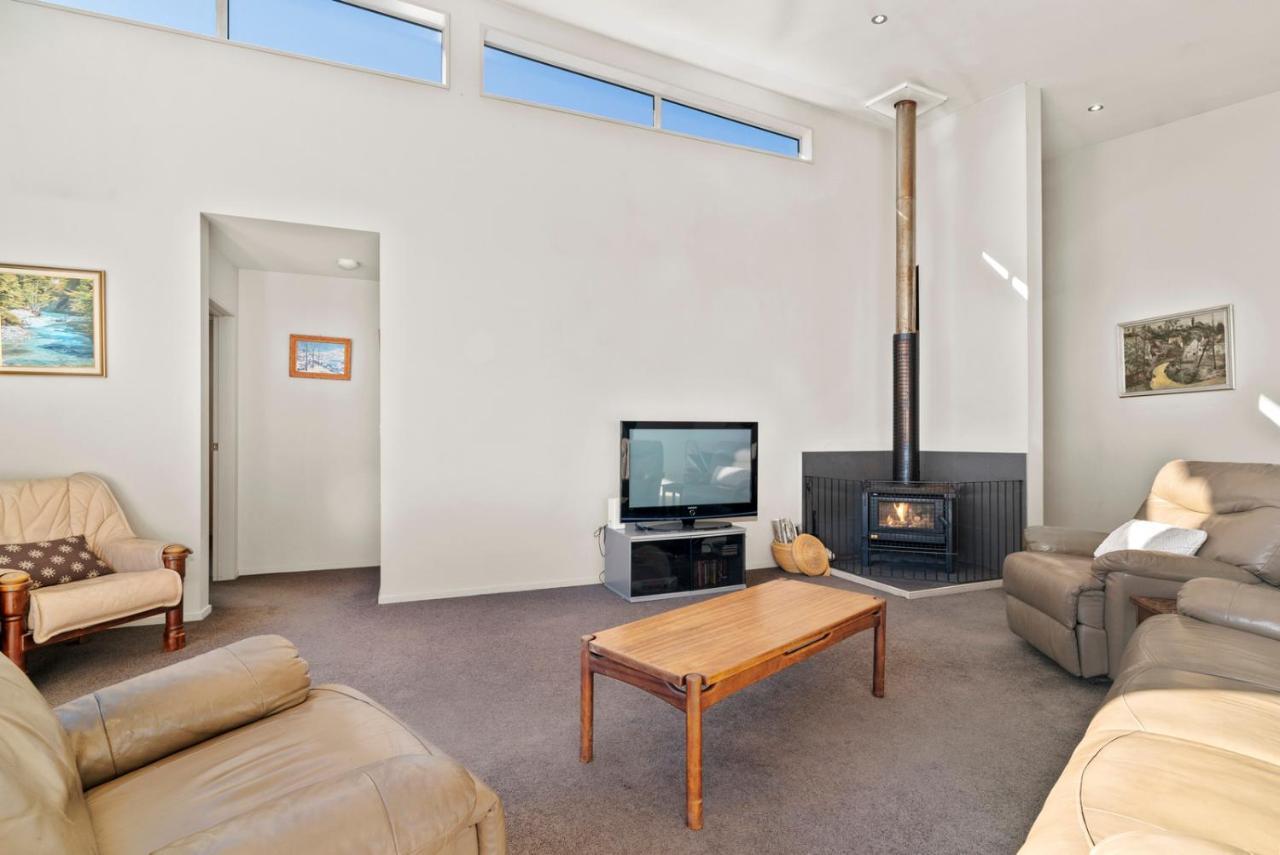 Hikuwai Family Retreat - Town Holiday home Wanaka
