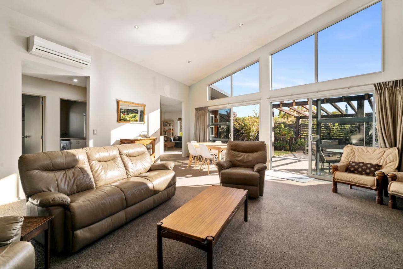 Hikuwai Family Retreat - Town Holiday home *