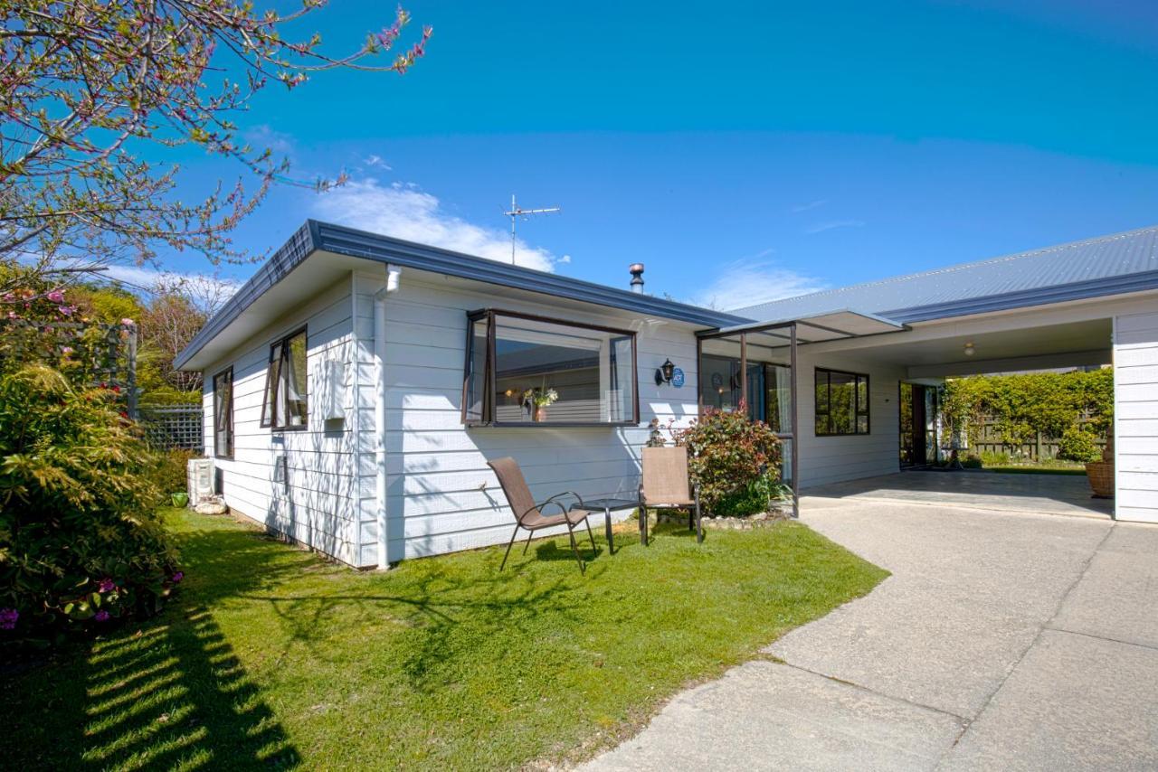 Sunny Warren In Holiday home
