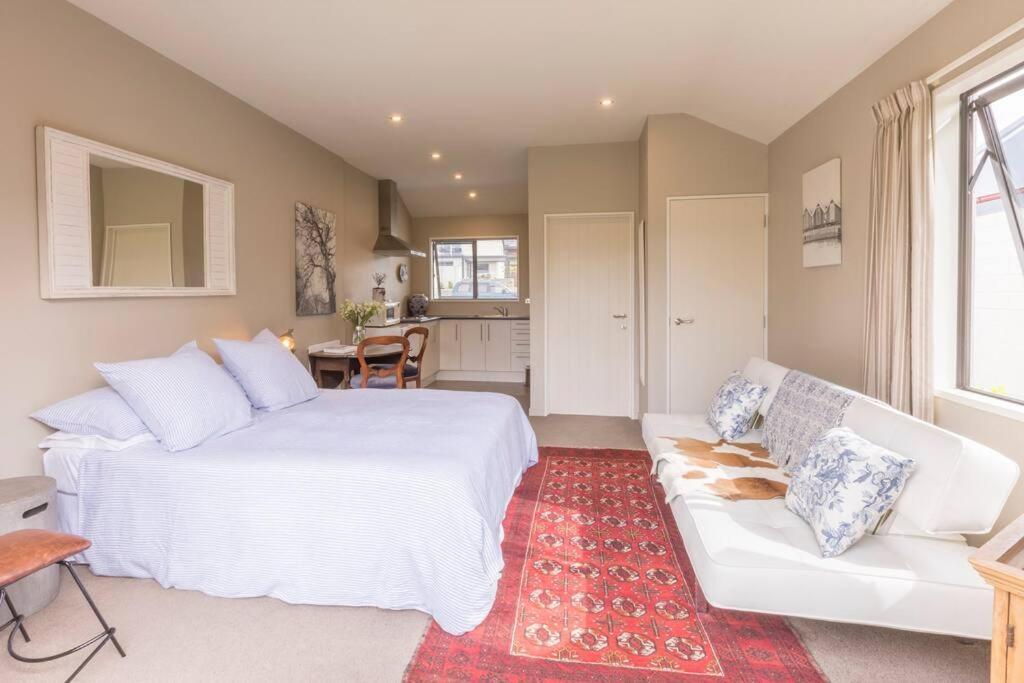 Private, Tasteful Studio Apartment