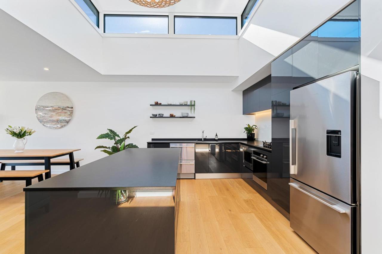 Luxurious Lakefront Penthouse Wanaka