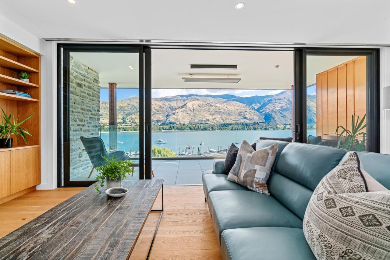 Luxurious Lakefront Penthouse