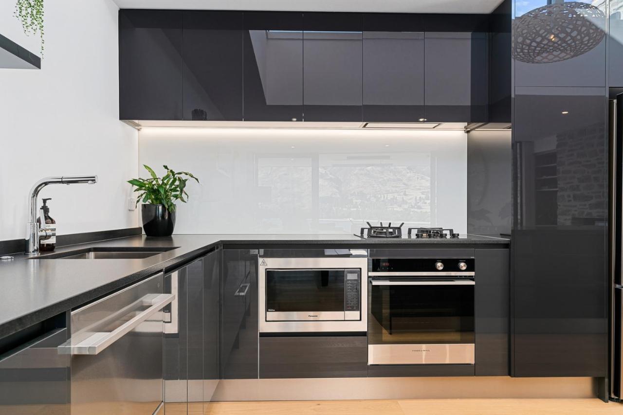 Luxurious Lakefront Penthouse Wanaka