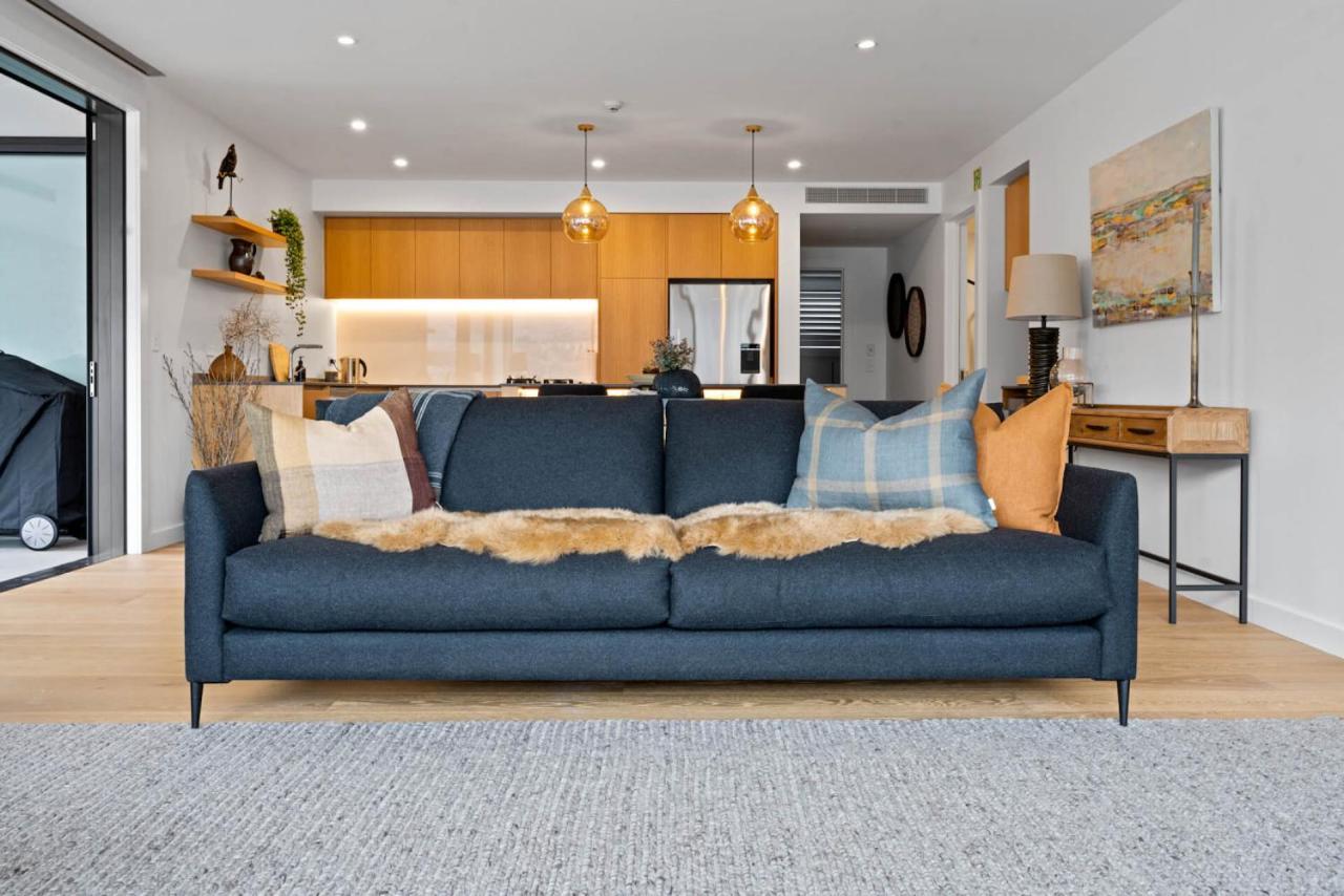 Apartment Genoa - Sleeps 6 - Lakefront Wanaka
