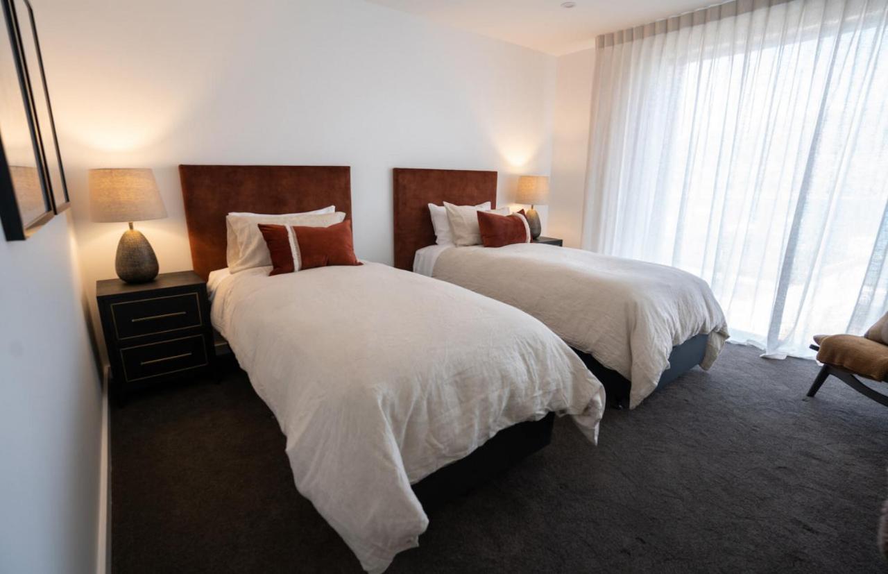 Genoa - Sleeps 6 - Lakefront *