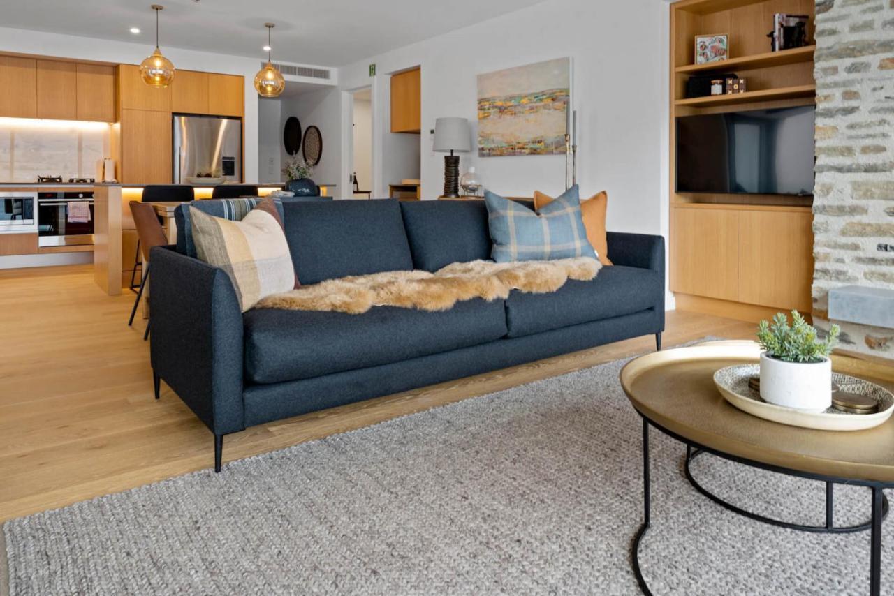 Genoa - Sleeps 6 - Lakefront Apartment *