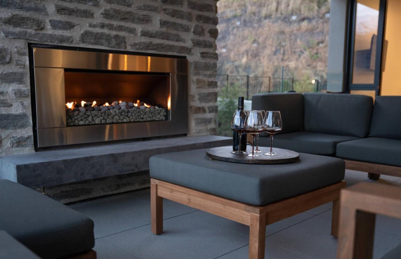Genoa - Sleeps 6 - Lakefront Apartment