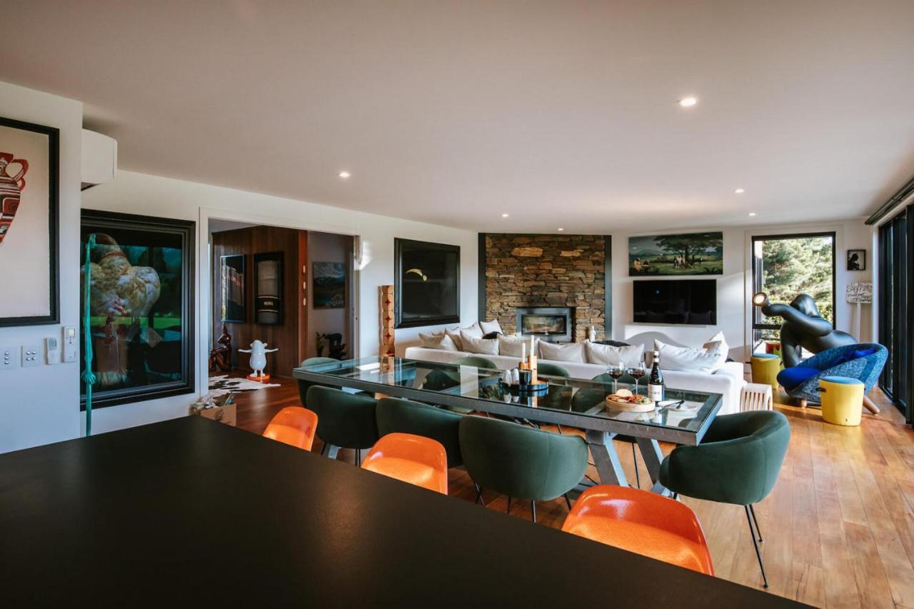 Mt Roy Terrace - Sleeps 8 - Mountain Views - Artwork Collection *