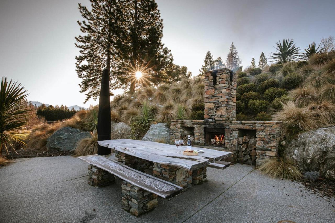 Holiday home Mt Roy Terrace - Sleeps 8 - Mountain Views - Artwork Collection