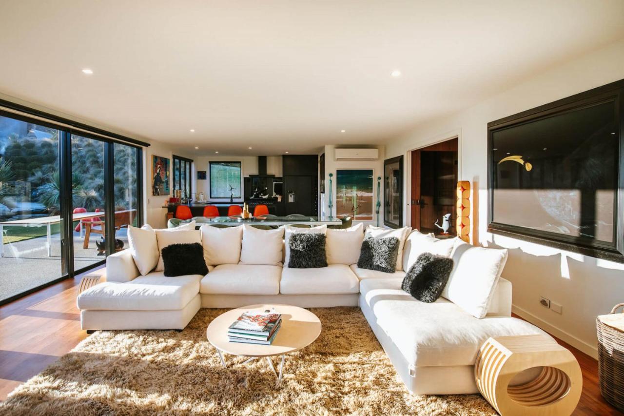 Holiday home Mt Roy Terrace - Sleeps 8 - Mountain Views - Artwork Collection *
