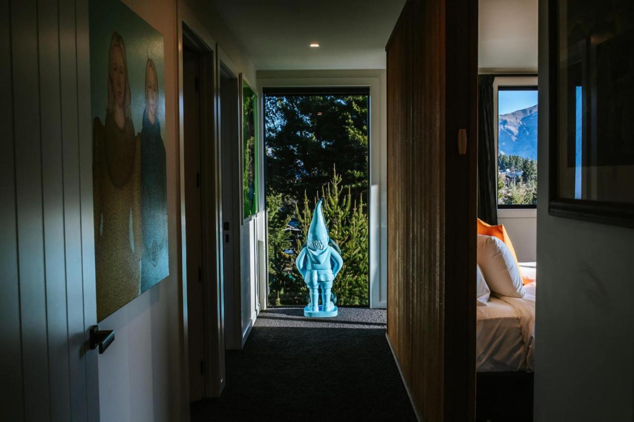 Mt Roy Terrace - Sleeps 8 - Mountain Views - Artwork Collection Holiday home Wanaka