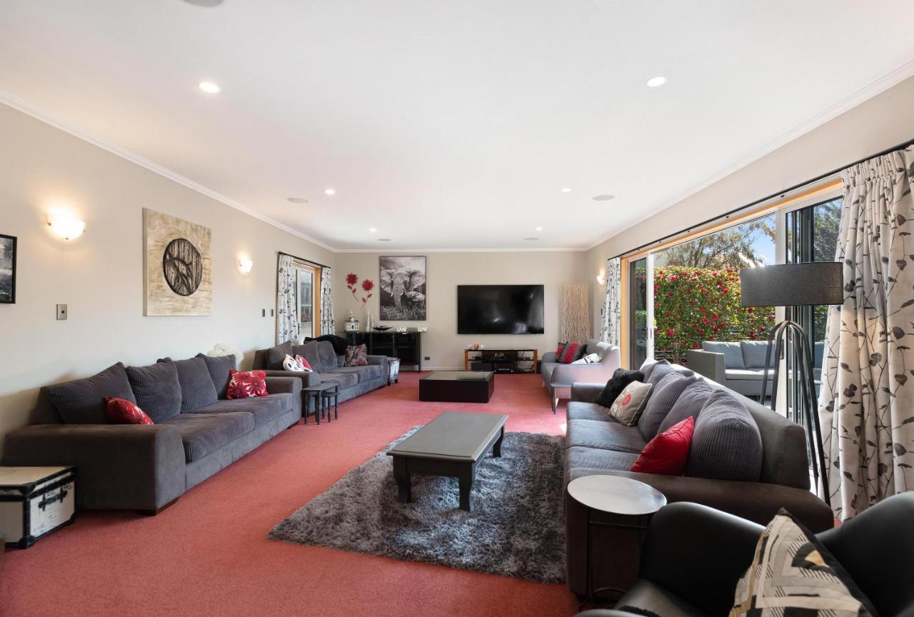 Mt Iron Manor Holiday home *