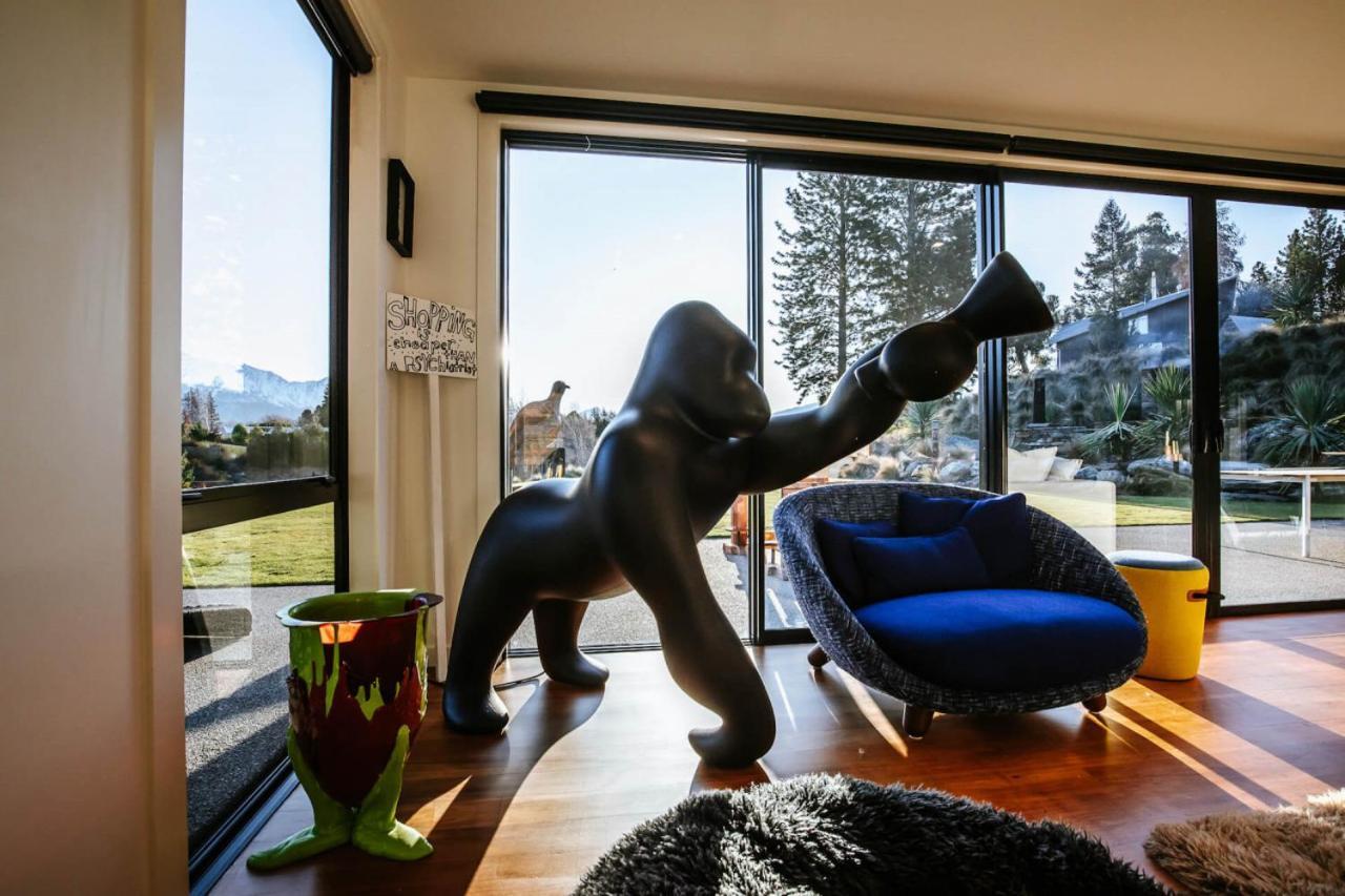 Holiday home Mt Roy Terrace - Sleeps 8 - Mountain Views - Artwork Collection