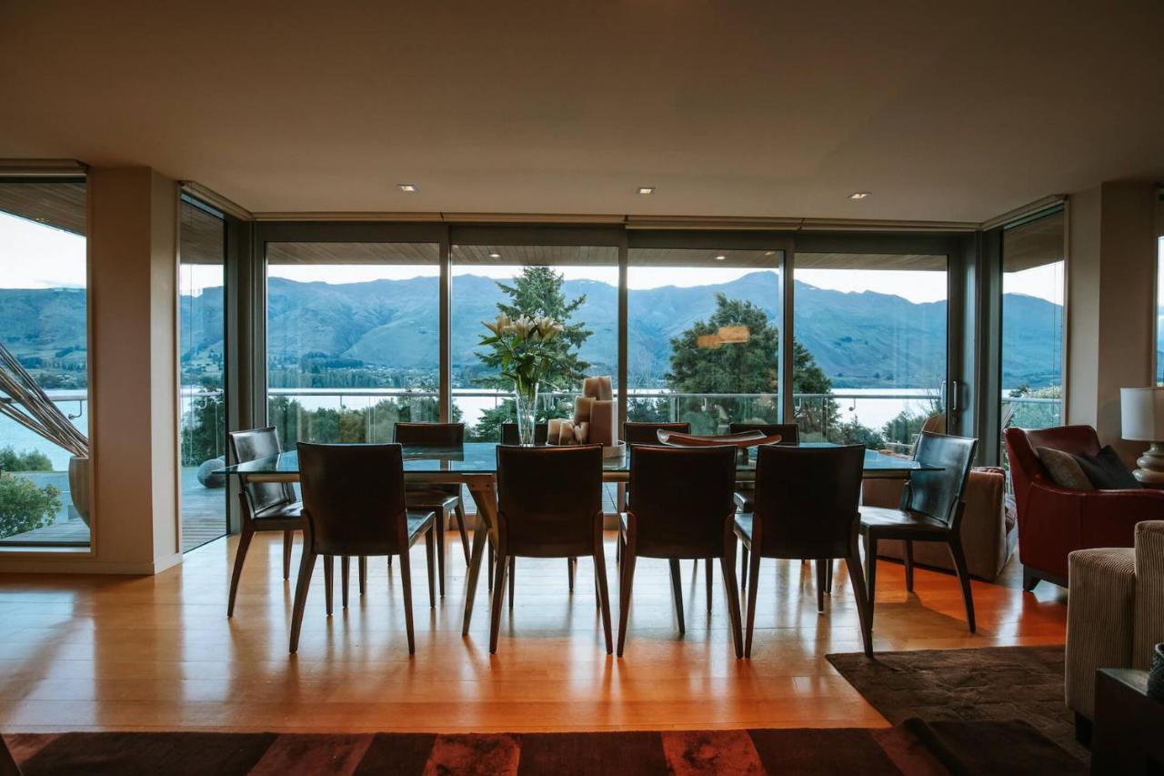 Lakeside Road - Sleeps 8 - Views - Front Wanaka