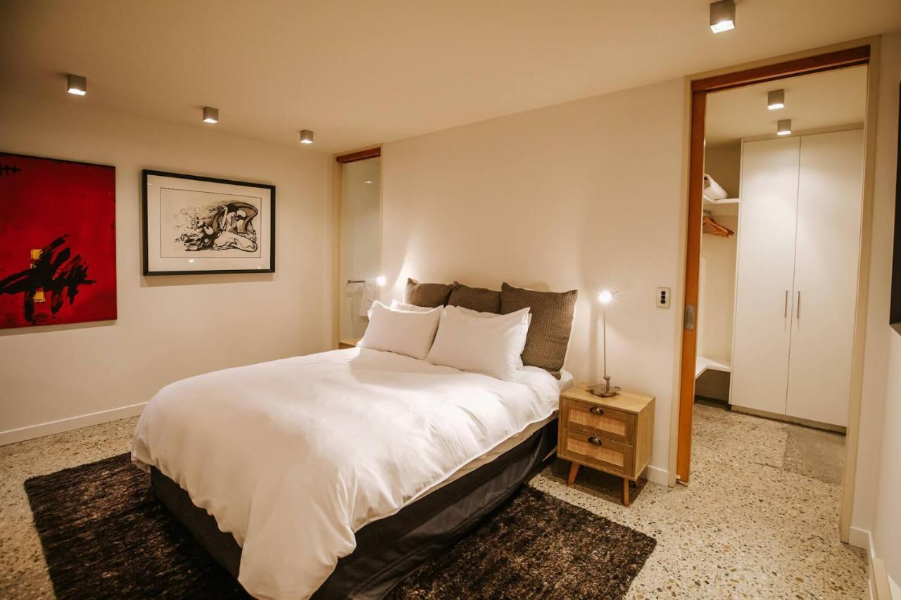Holiday home Lakeside Road - Sleeps 8 - Views - Front Wanaka