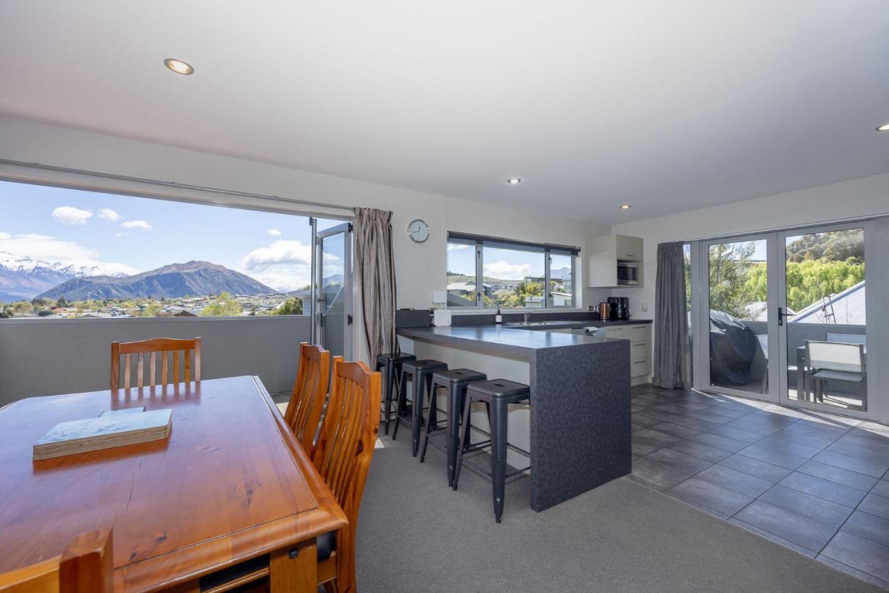 Views On King Holiday home Wanaka