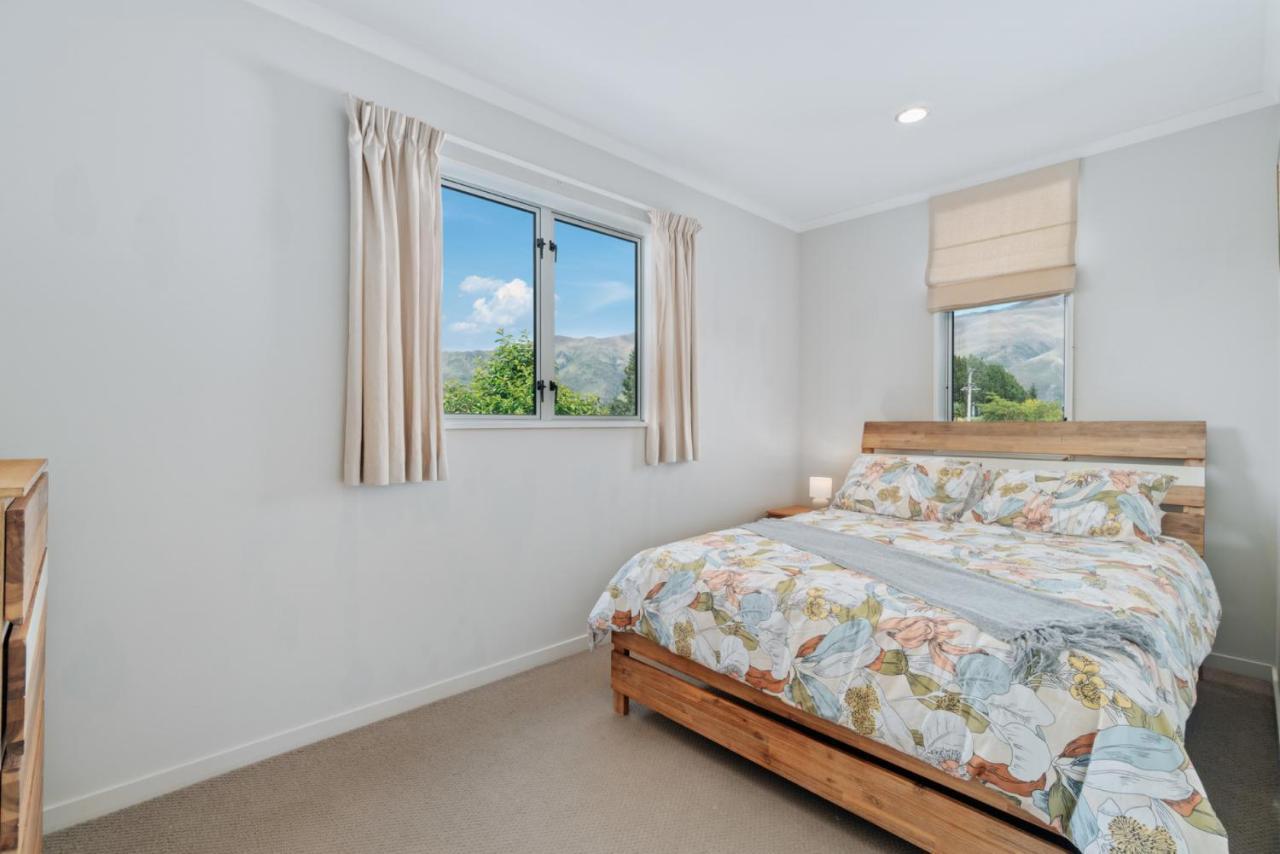 Views On Koru Holiday home Wanaka