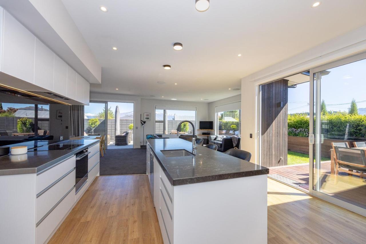 Prime Location On Warren St - 3 Bedroom Town House Wanaka