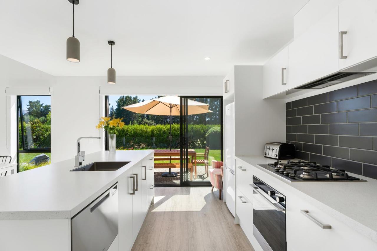 Northlake Hideaway - *