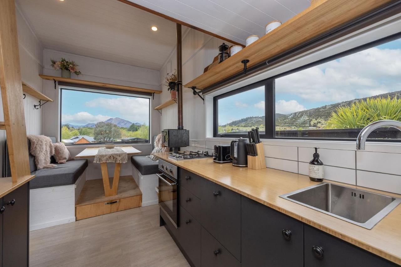 Tiny House With Mountain Views, Indoor And Outdoor Fire, Private Courtyard Garden Apartment *