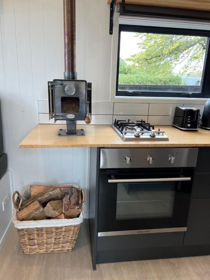 Tiny House With Mountain Views, Indoor And Outdoor Fire, Private Courtyard Garden * Wanaka