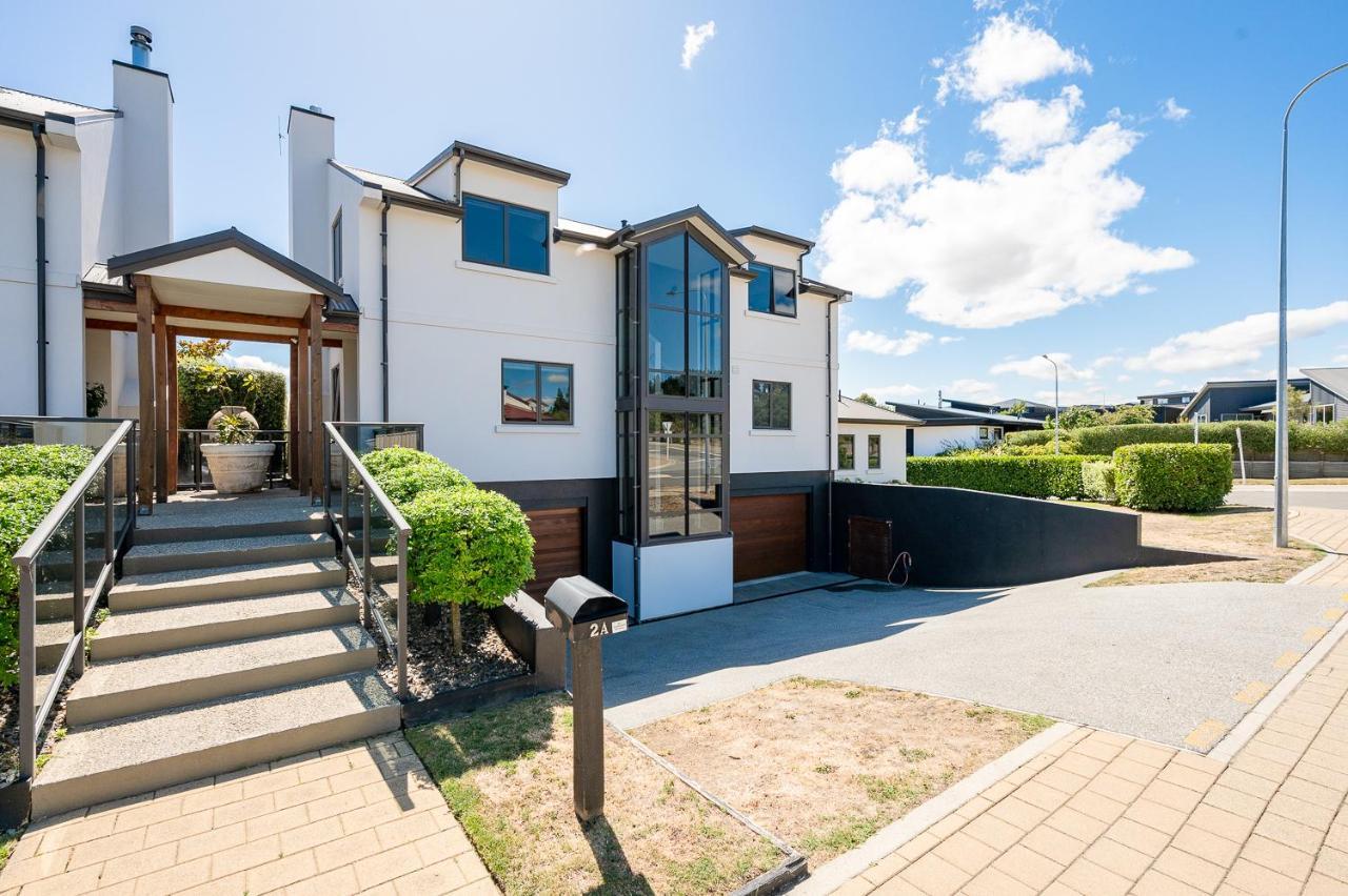 Ironside Lakeview Townhouse Holiday home Wanaka