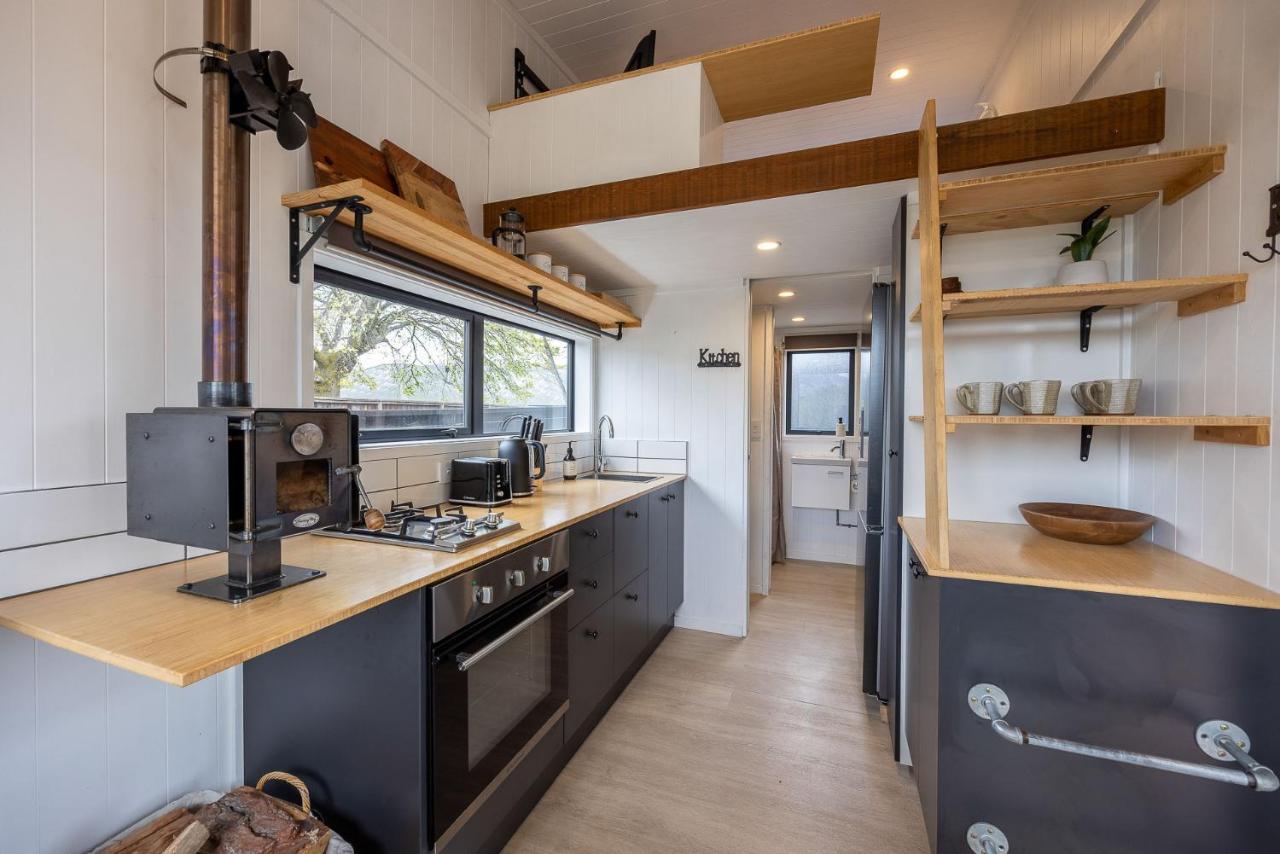 Tiny House With Mountain Views, Indoor And Outdoor Fire, Private Courtyard Garden Wanaka