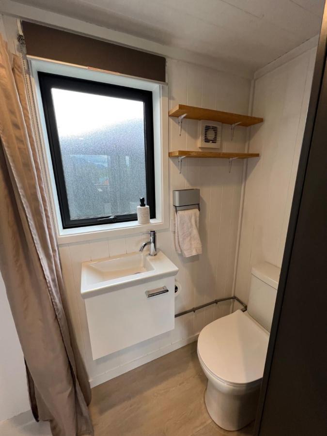Tiny House With Mountain Views, Indoor And Outdoor Fire, Private Courtyard Garden Wanaka