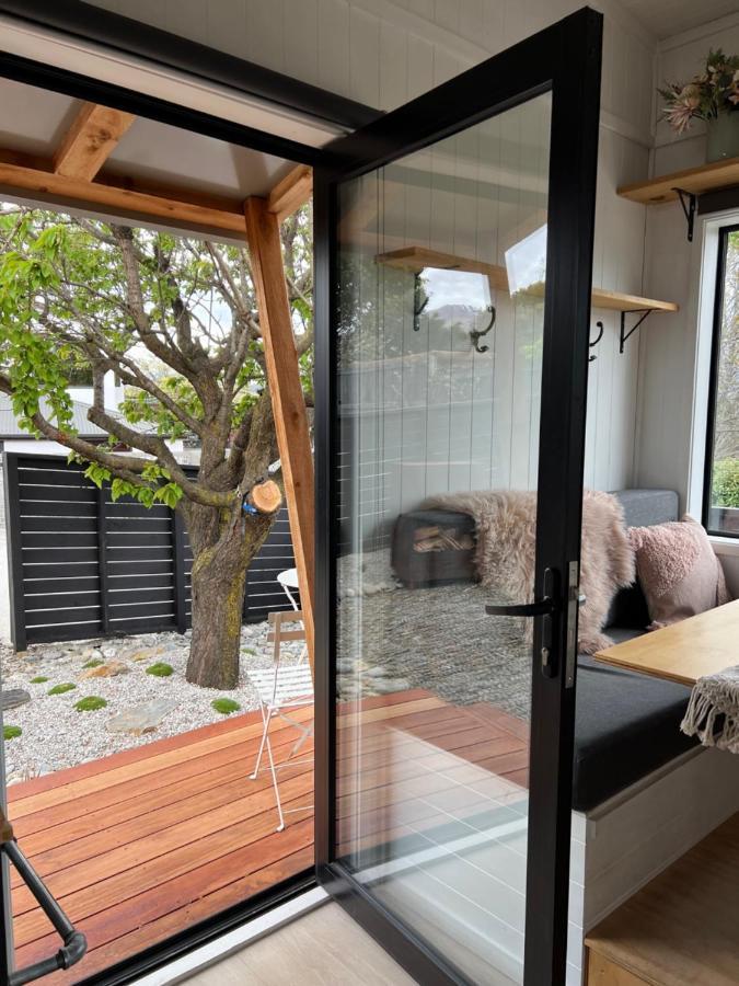 Tiny House With Mountain Views, Indoor And Outdoor Fire, Private Courtyard Garden