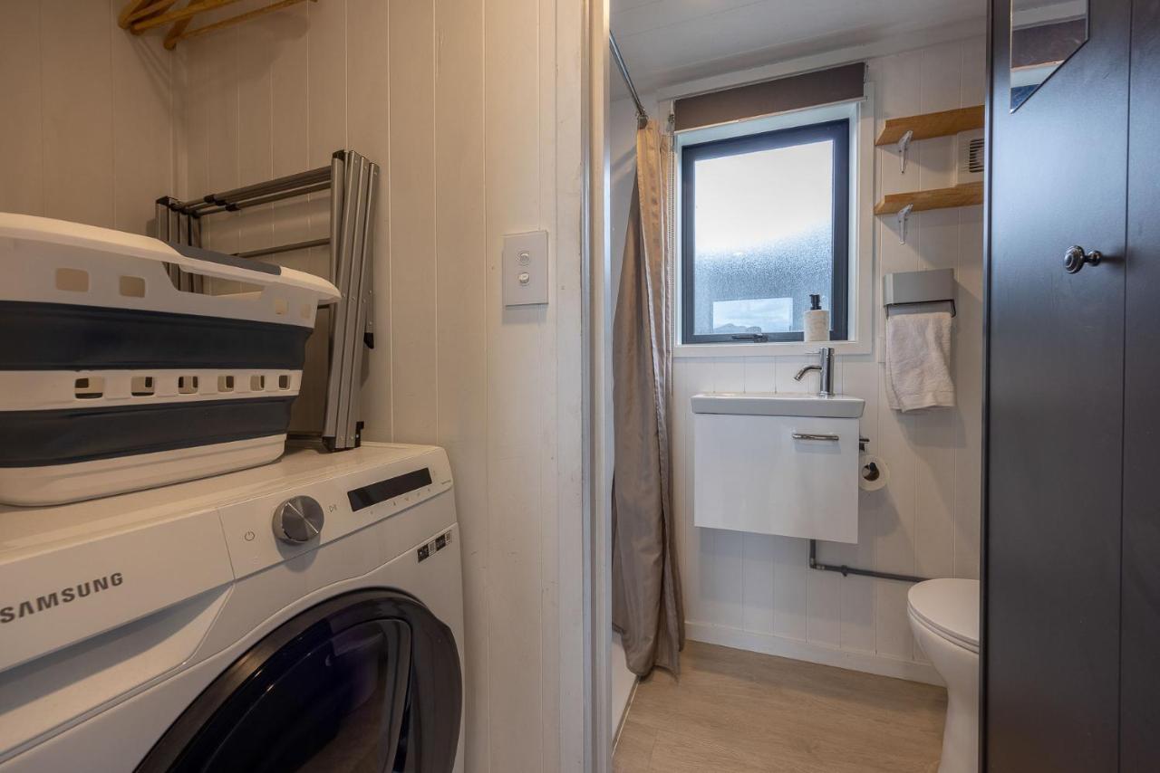 Apartment Tiny House With Mountain Views, Indoor And Outdoor Fire, Private Courtyard Garden *