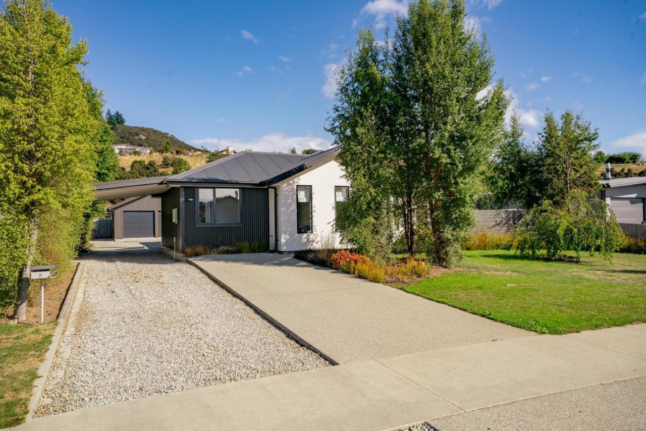 Relax On Snowberry -