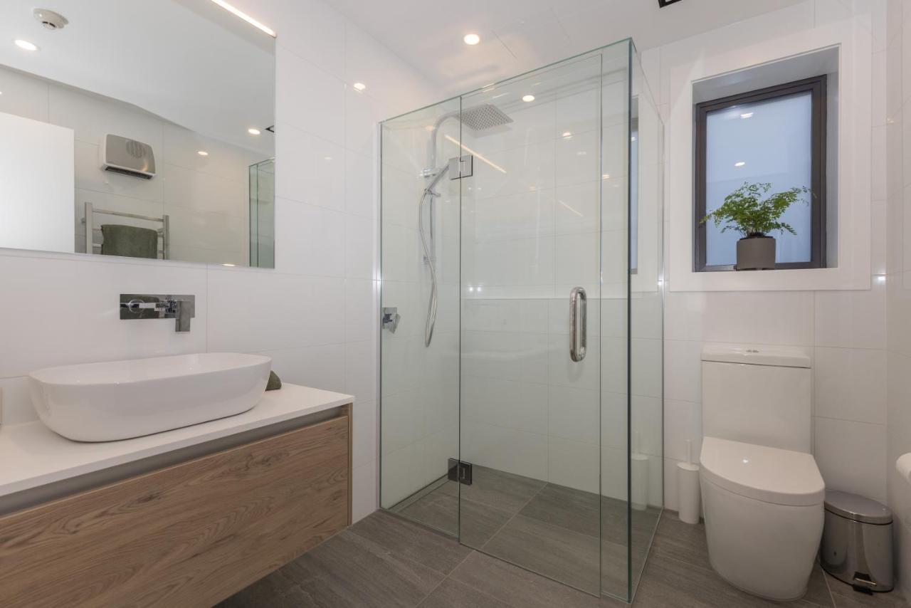 Apartment 26 - Lakefront Location - Swimming Pool - - Gym