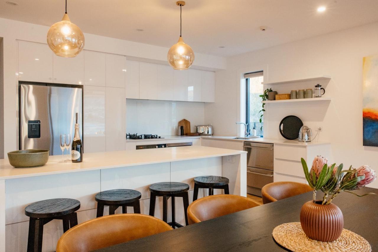 26 - Lakefront Location - Swimming Pool - - Gym Apartment Wanaka
