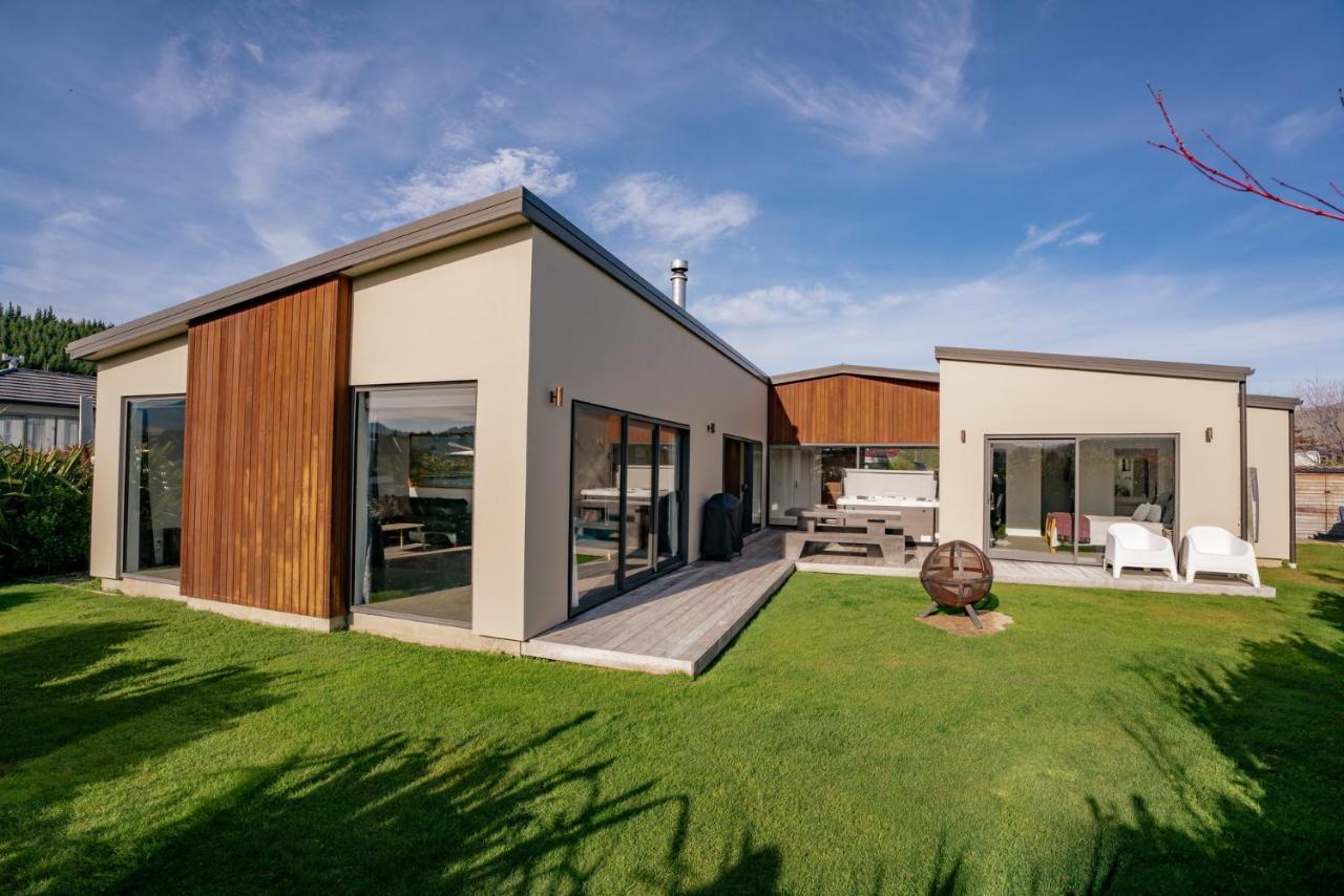 Casa - *