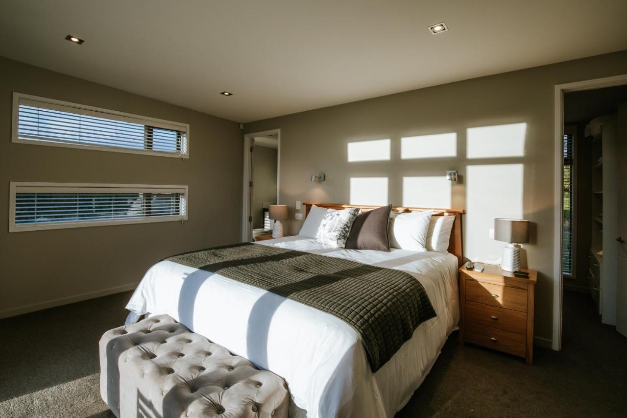 Mt Gold Retreat - Sleeps 8 - Pool - Tennis Court Wanaka