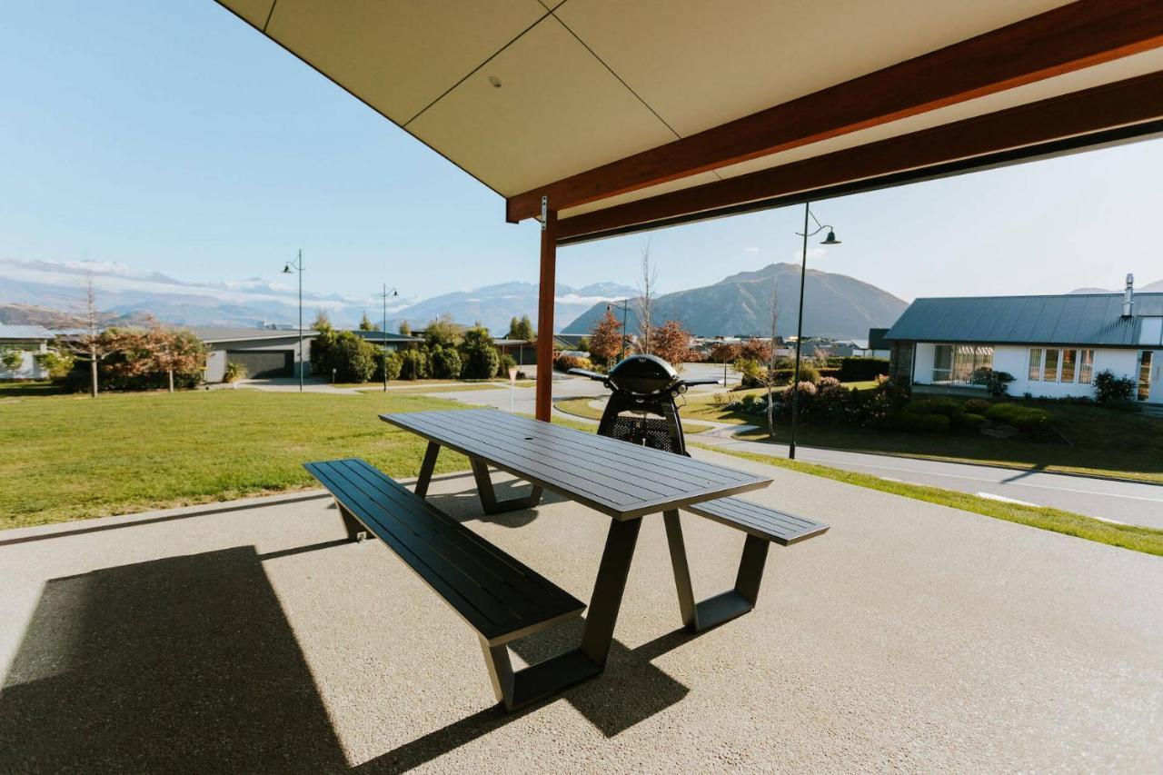 On The Rocks - Sleeps 8 - Family Friendly Holiday home *