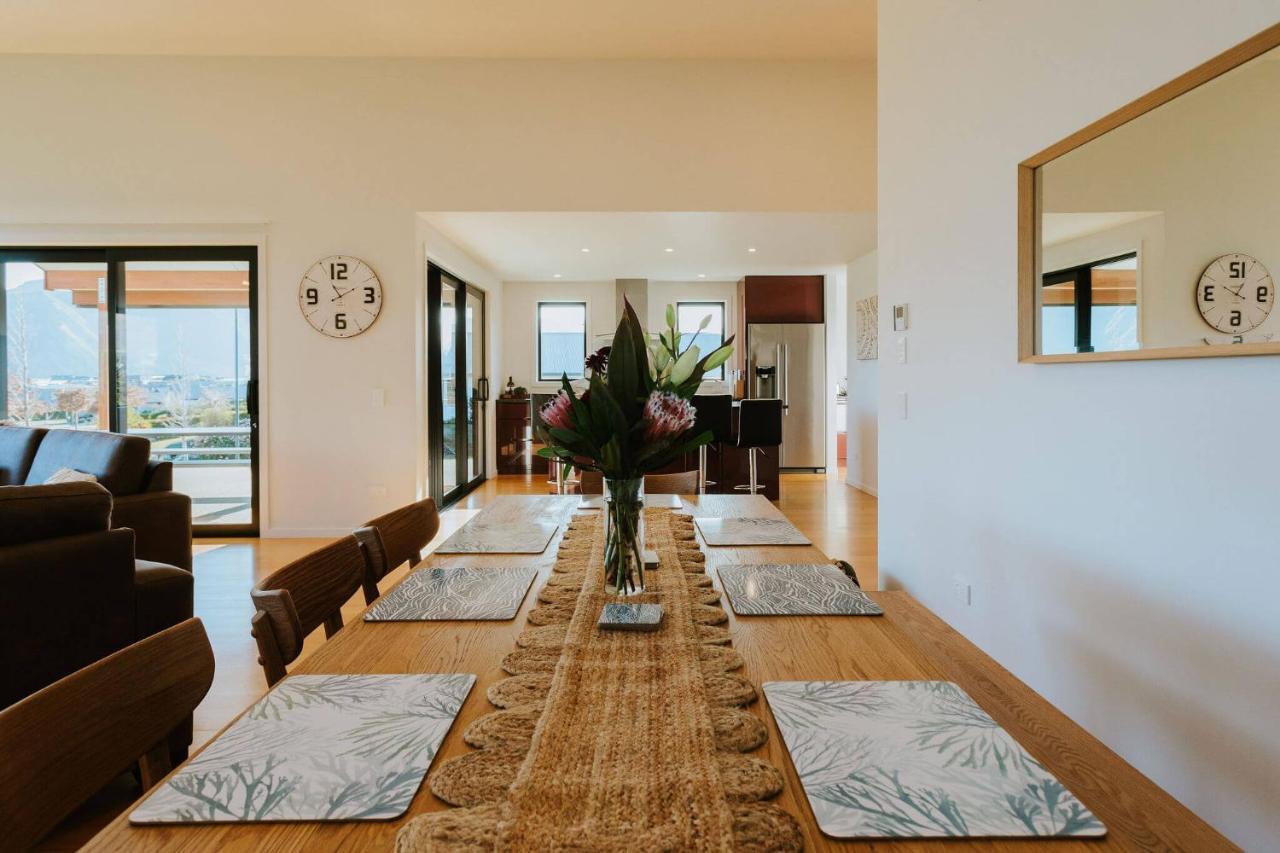 Holiday home On The Rocks - Sleeps 8 - Family Friendly Wanaka