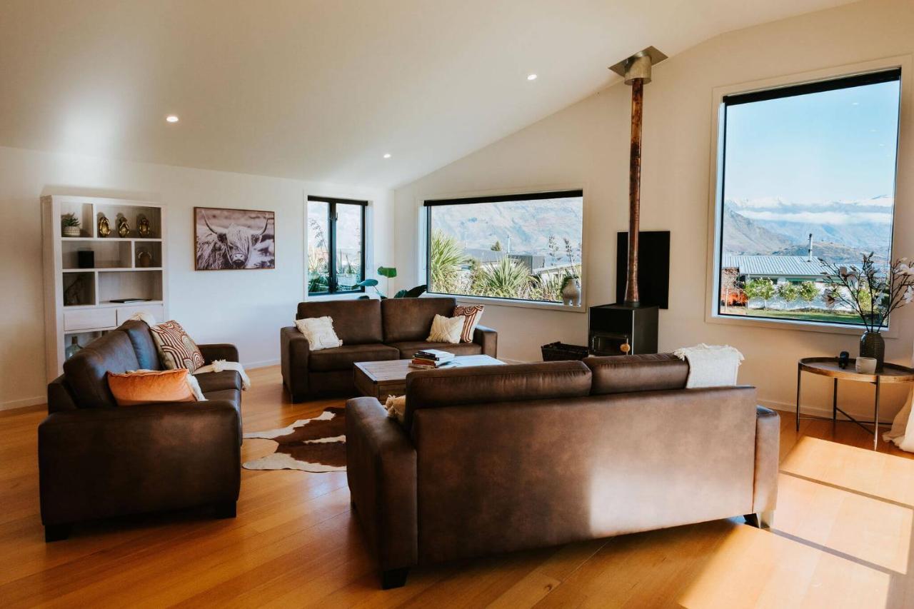 Holiday home On The Rocks - Sleeps 8 - Family Friendly Wanaka