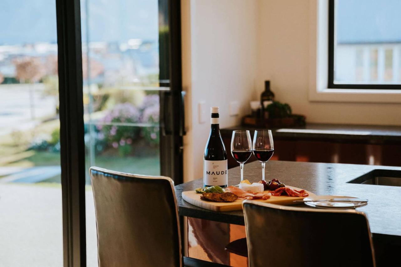 On The Rocks - Sleeps 8 - Family Friendly *