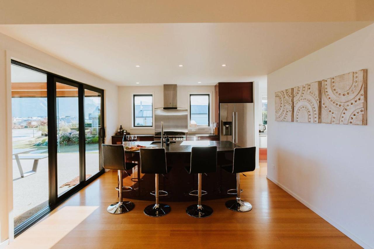 On The Rocks - Sleeps 8 - Family Friendly *