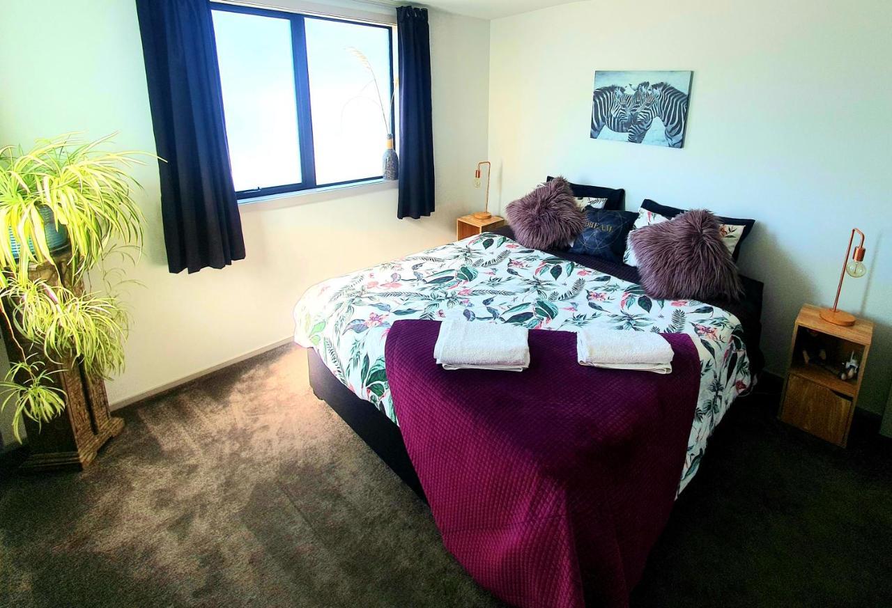 Hawea Heaven: Superking Beds + Hot Tub + Mountain Holiday home Wanaka