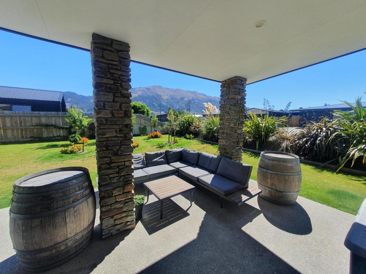 Hawea Heaven: Superking Beds + Hot Tub + Mountain Holiday home Wanaka