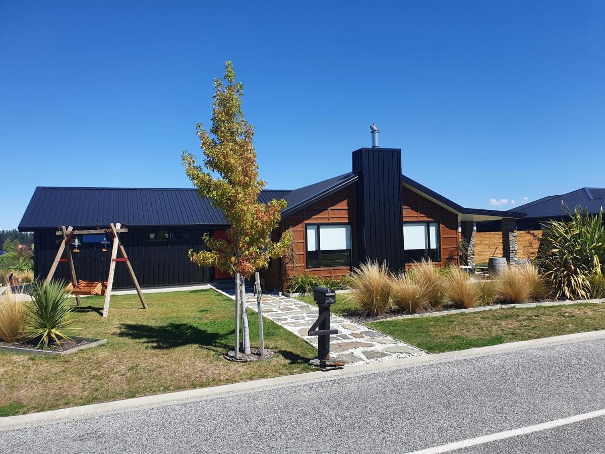 Hawea Heaven: Superking Beds + Hot Tub + Mountain Holiday home Wanaka