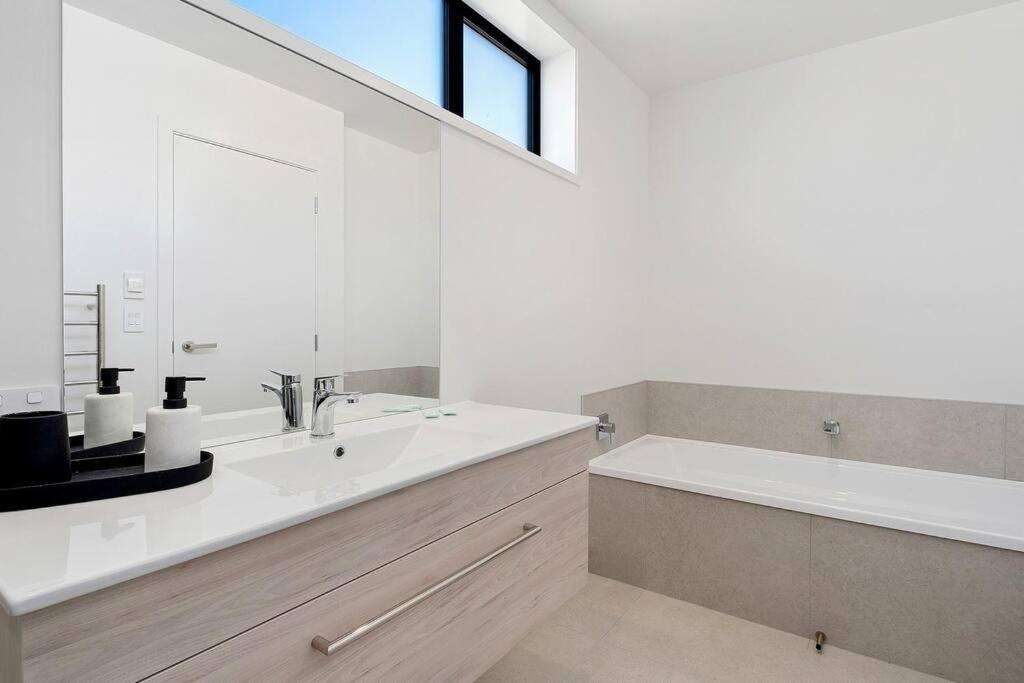 Fantail Corner Holiday home *