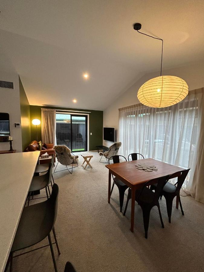 Escape - Modern 2 Bedroom House Holiday home *