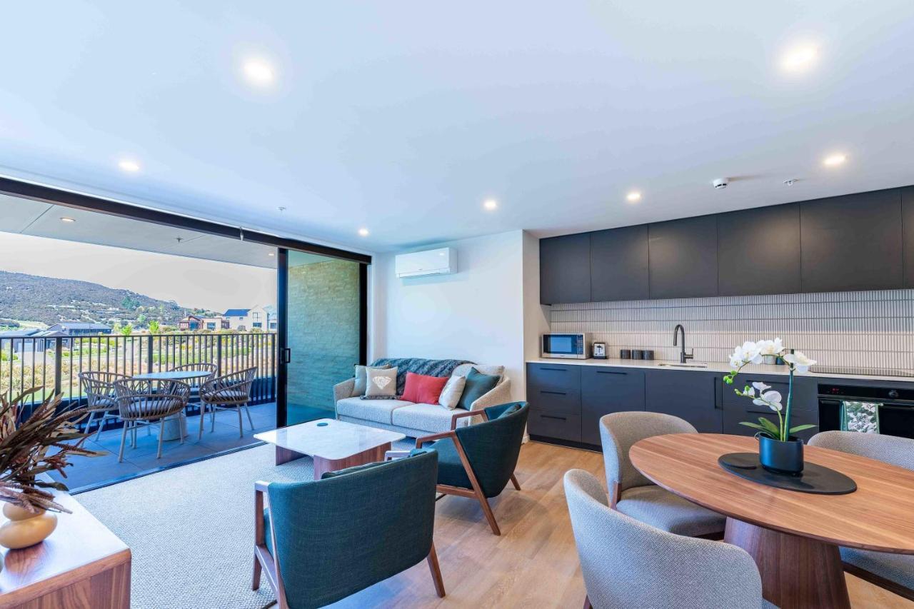 Majestic Mountain-view Retreat Apartment
