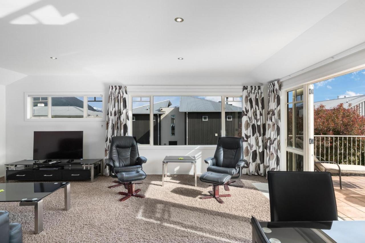 Clearwater Court Apartment *