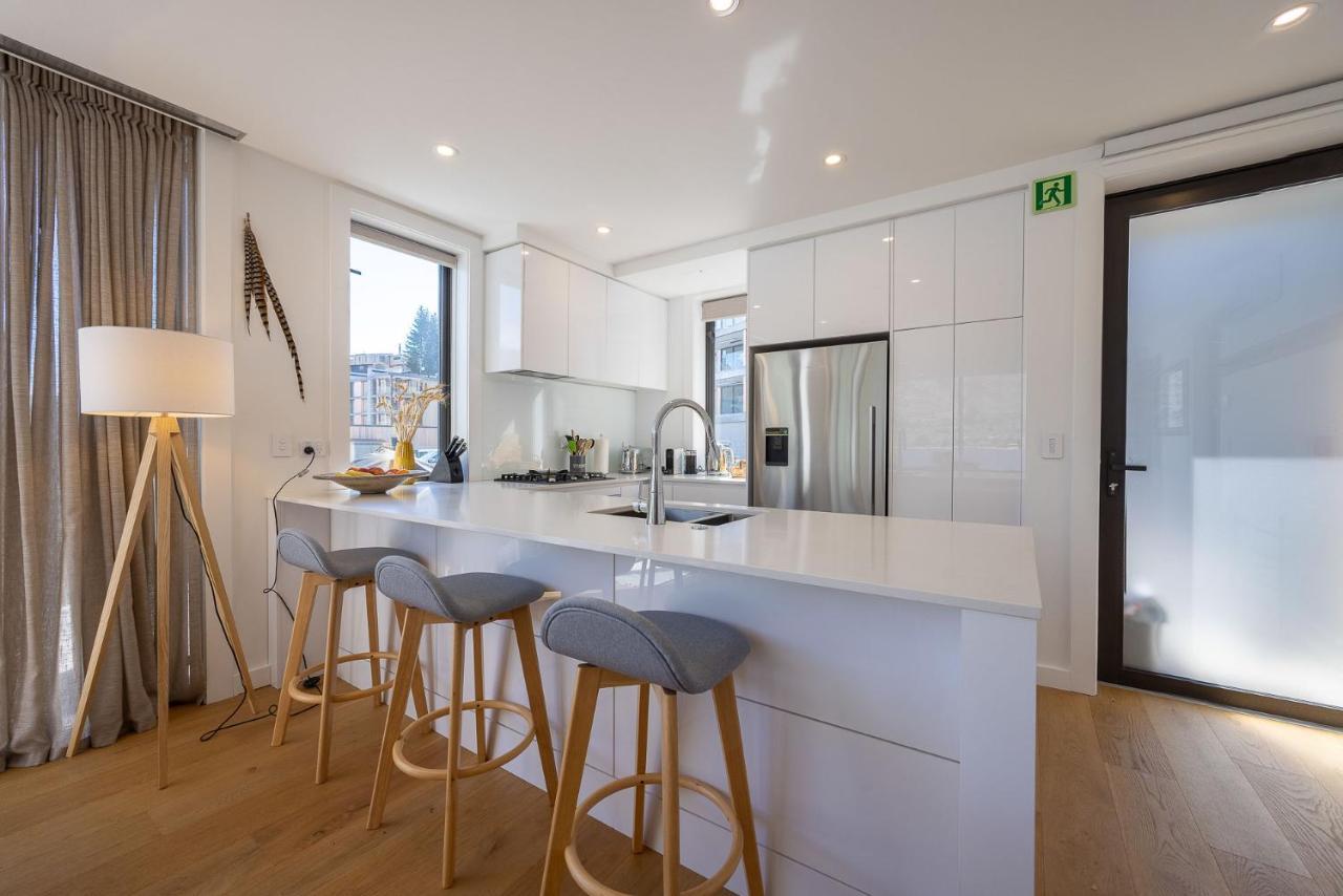 Marina Views - Luxury Apartment Wanaka