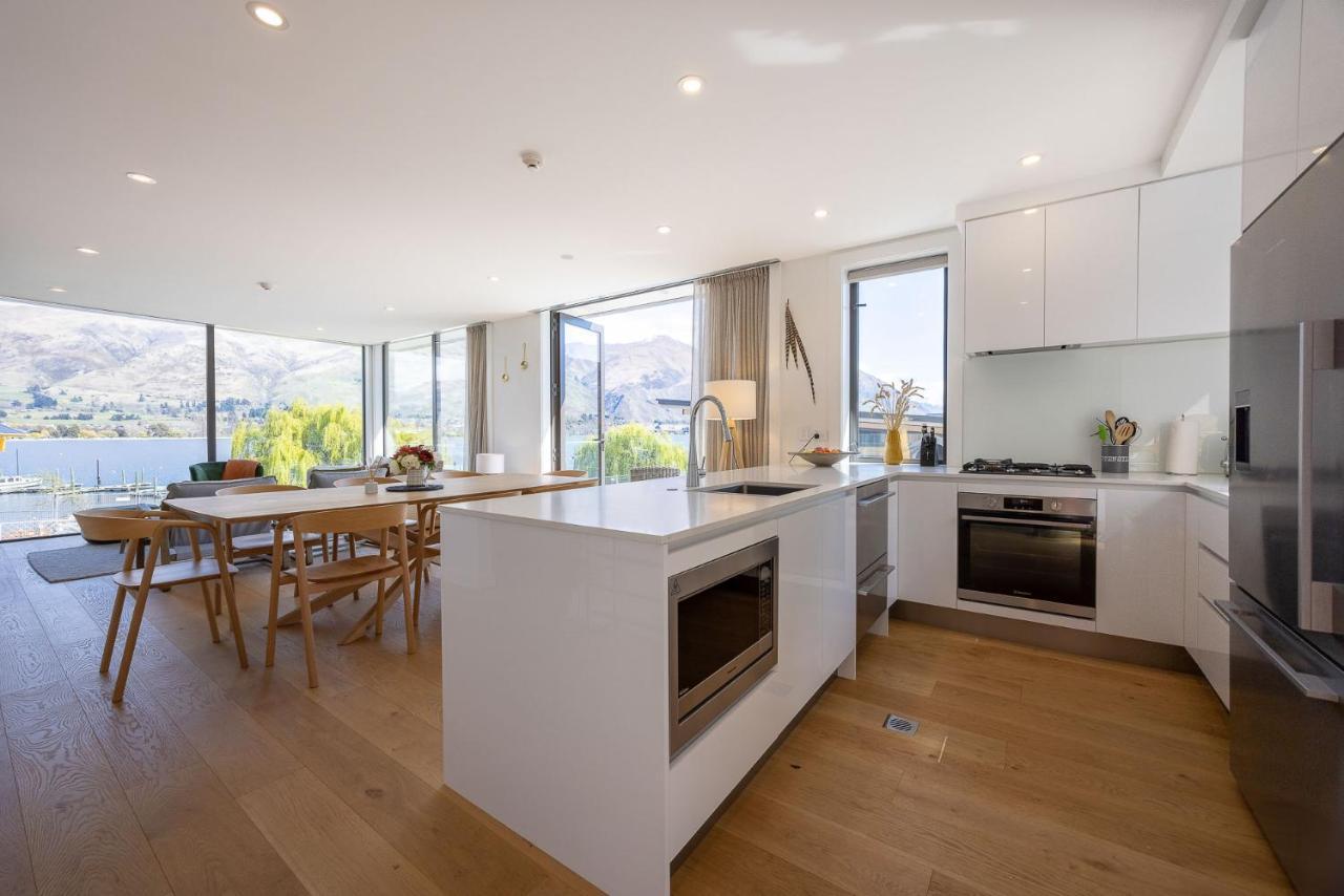 Marina Views - Luxury Apartment